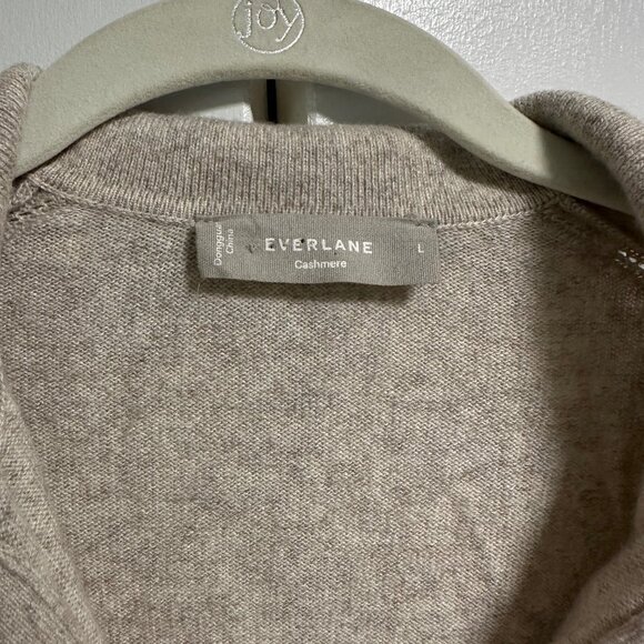 Everlane Women's V-Neck Sweater in Light Gray - Picture 3 of 3